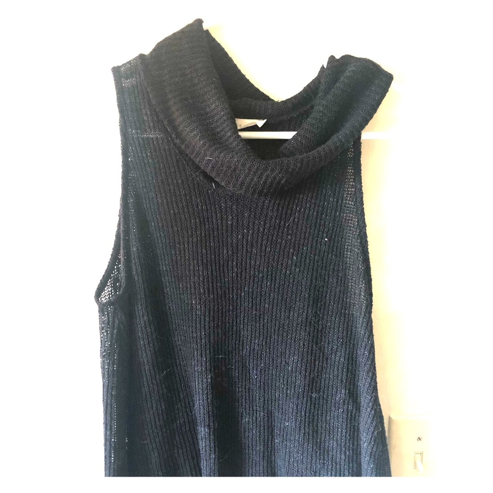Cowlneck short sleeve sweater